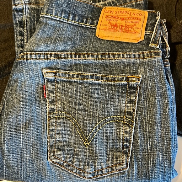 - Ladies Levis jeans 4M - Picture 2 of 6
